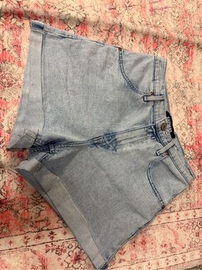 Express Women's Light Wash Denim Shorts in Pale Blue